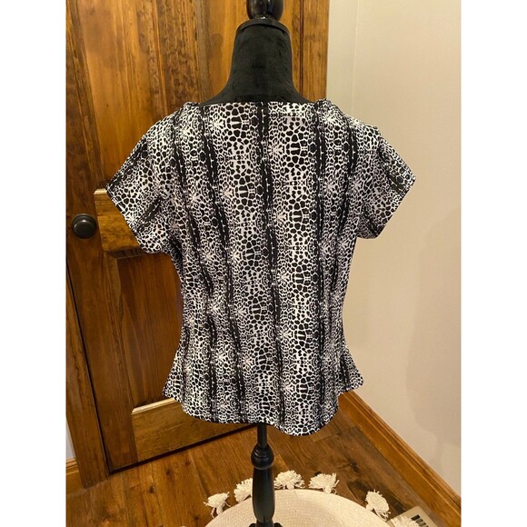 Cato Blouse Womens Plus Size XL Top Cap Sleeve Black & White Print Casual - Picture 4 of 7